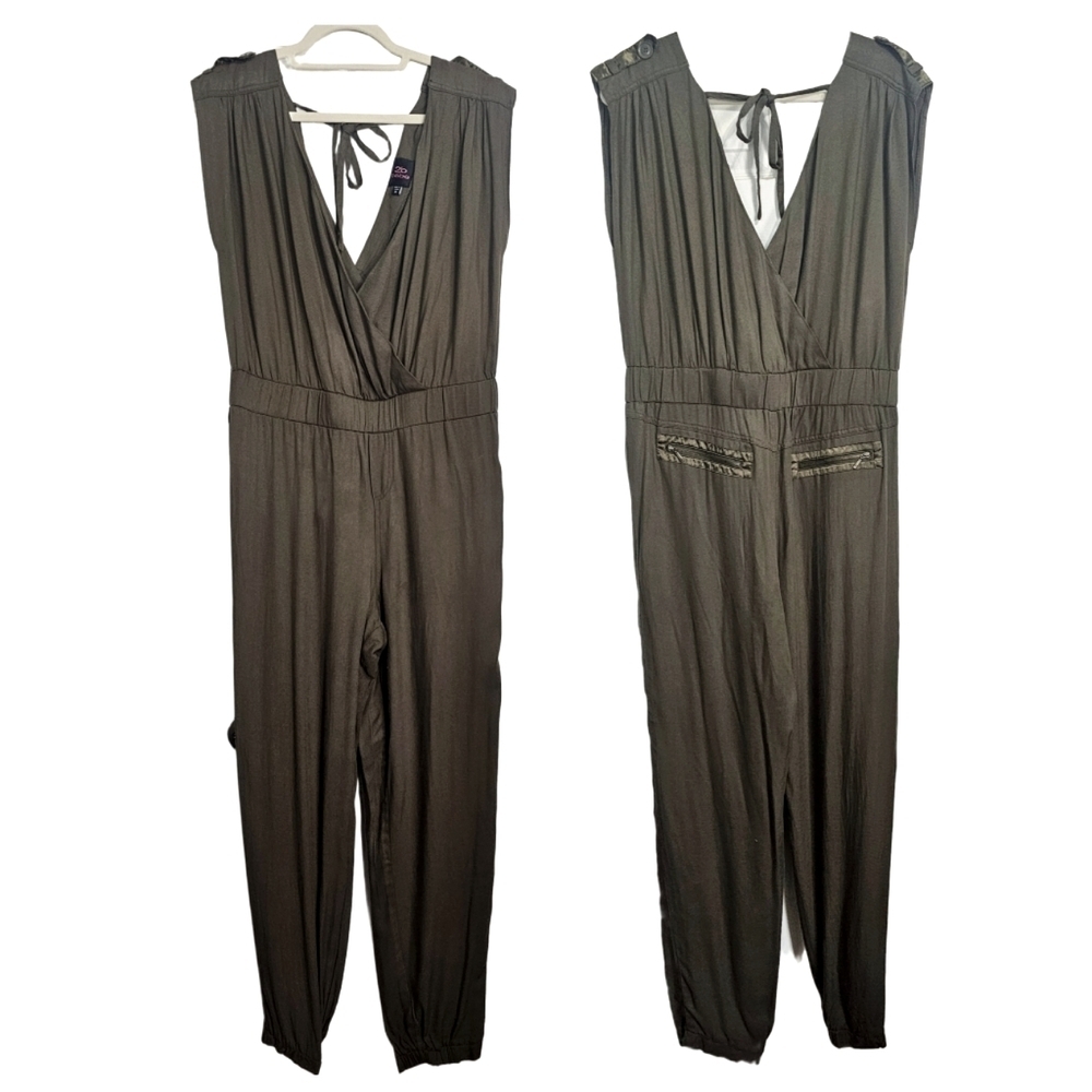 2b bebe Women's Chic Rayon Sleeveless Surplice Neckline Olive Green Jumpsuit M